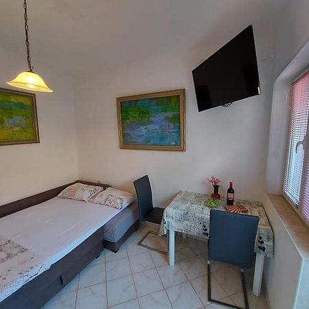Guest House Ivana إيغالو المظهر الخارجي الصورة