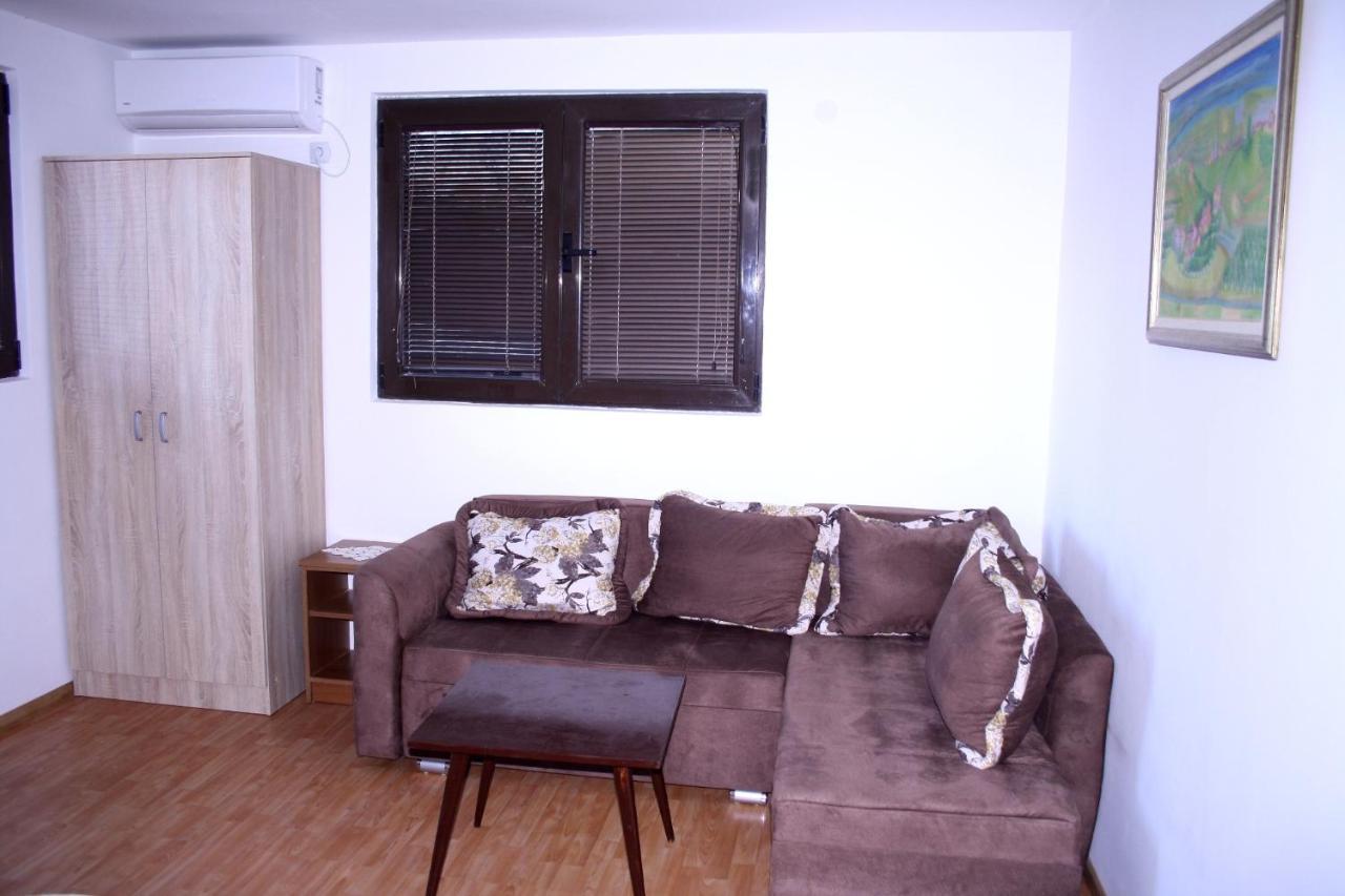 Guest House Ivana إيغالو المظهر الخارجي الصورة